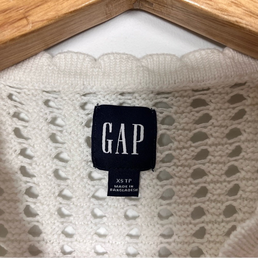GAP Women’s White 100% Cotton Flutter Sleeve Crochet Sweater Size XS Feminine - Picture 4 of 10